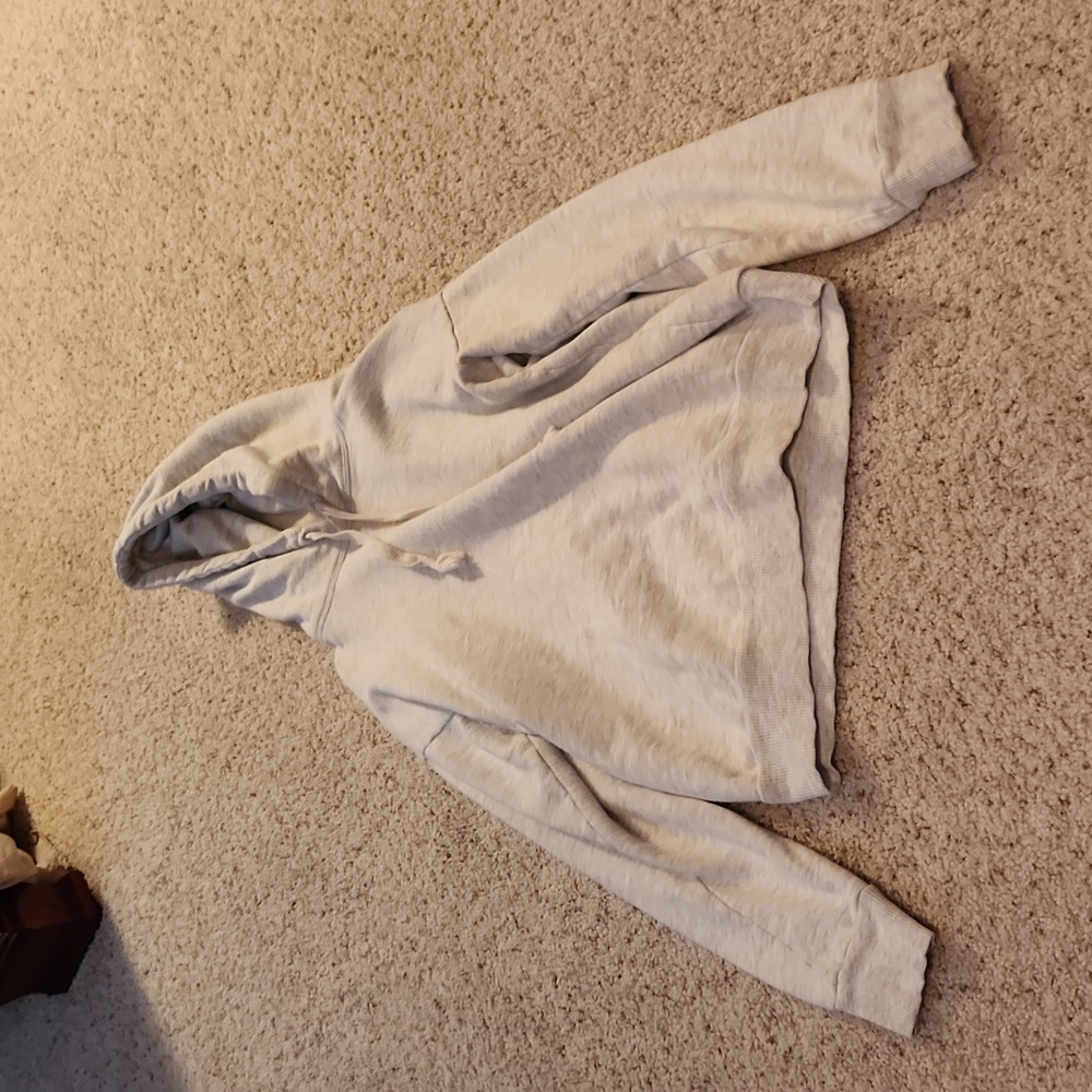 Girls (Juniors) Off-White Sweatshirt w/ NO pocket.